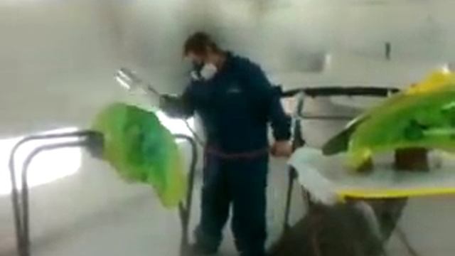 Steve Nolet clearcoating his motorcycle parts смотреть онлайн
