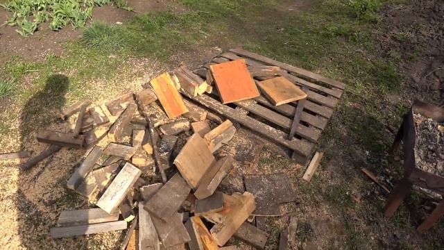 Отмыл двигатель, навел порядок сзади сарая и сжёг доски. смотреть онлайн