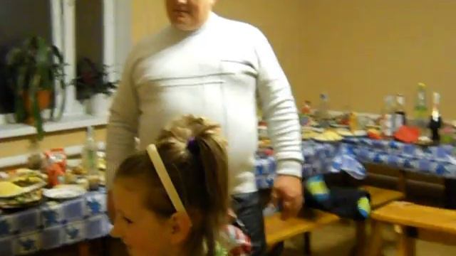 падение малыша когда все веселилесь.avi смотреть онлайн