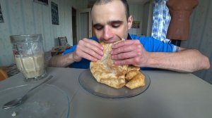 МУКБАНГ АСМР ЧЕБУРЕКИ С МЯСОМ / ВЕТЧИНОЙ И СЫРОМ/ ДЖЕМОМ И БАНАНАМИ  ОБЖОР/ EATING ASMR Mukbang #754