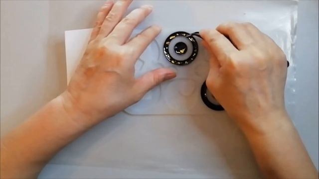 Чёрные серьги из эпоксидной смолы и золотой потали. смотреть онлайн