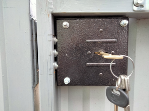 Как сделать, чтобы наружные замки работали в любой мороз