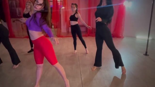 Двигаемся под Мантры ??♀️✨ смотреть онлайн