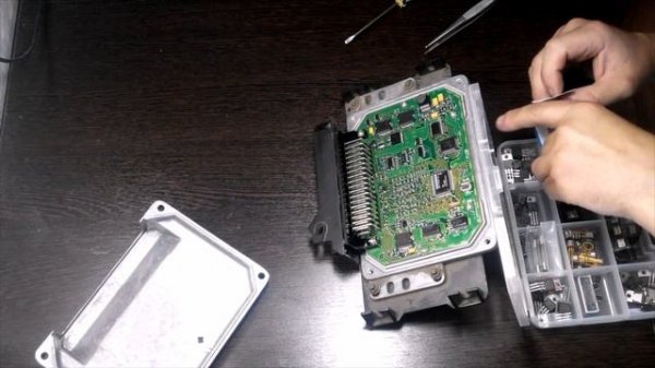 Удаление иммобилайзера без программатора и ноутбука на практике, на примере ВАЗ 2110 ЭБУ январь 5.1