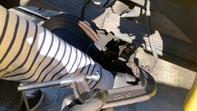 GMC Savanna Chevy Express Rear Brake Change in 10 mins смотреть онлайн