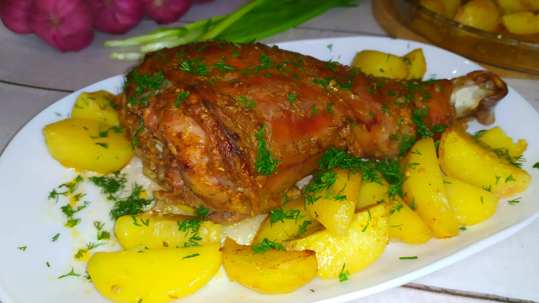 ГОЛЕНЬ ИНДЕЙКИ в духовке с картофелем! В СМЕТАННО-ГОРЧИЧНОМ соусе! Вкусная и сочная! смотреть онлайн