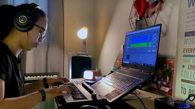 Making a quick LoFi beats with Komplete Kontrol M32 смотреть онлайн