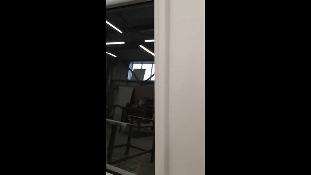 Белая входная дверь для особняка (коттеджа) нестандартных размеров со стеклами, купить в Москве смотреть онлайн