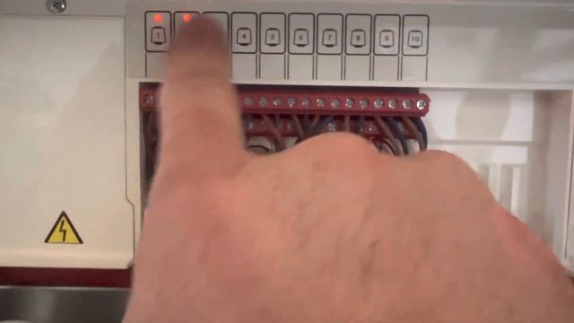 Danfoss Icon Master Inbetriebnahme Raumsensor Ausgänge Stellantriebe Master Slave mit Master/Slave смотреть онлайн