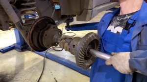 Что будет, если удариться задним колесом в бордюр на внедорожнике