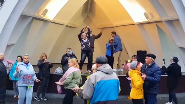 ЧТОБЫ МЫ МЕЧТАЛИ,А МЕЧТЫ ВСЕ СБЫЛИСЬ ХАРЬКОВ ОКТЯБРЬ 2023 ТАНЦЫ В ПАРКЕ #dance #kharkiv смотреть онлайн