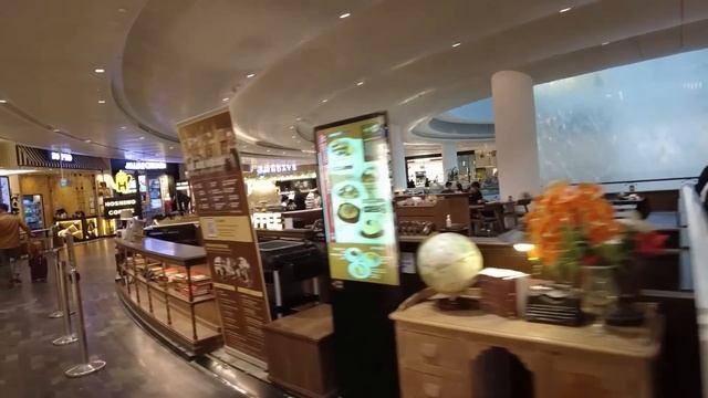 CHANGI AIRPORT IS AMAZING.... except for one very important thing. смотреть онлайн