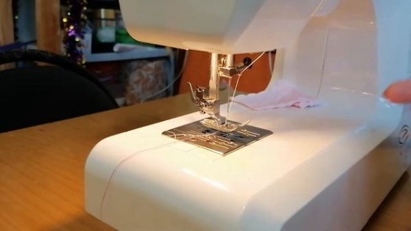 Как правильно вставить иглу в швейную машинку. #игла