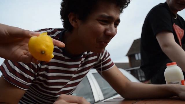 Eating Raw Lemons & Limes смотреть онлайн