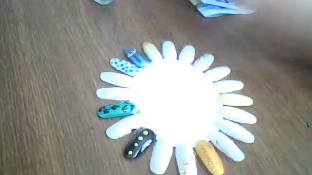 маникюр с точками ( разных размеров ) смотреть онлайн