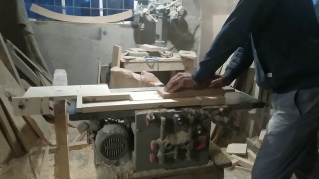 Виборка розделителей "Гофмана" на фугувальном станке смотреть онлайн