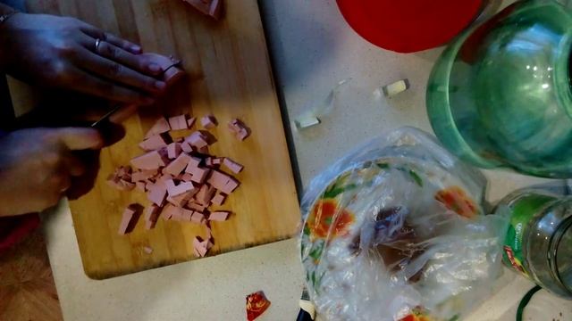 Нарезаем колбасу смотреть онлайн