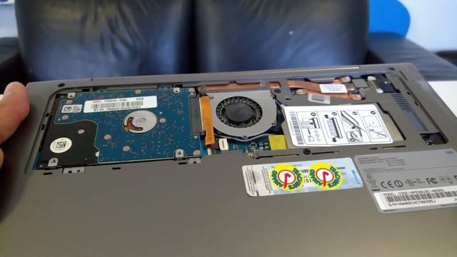 Ultrabook Samsung NP530U3C - Como cambiar HDD a SSD [Upgrade - Mejorar] смотреть онлайн