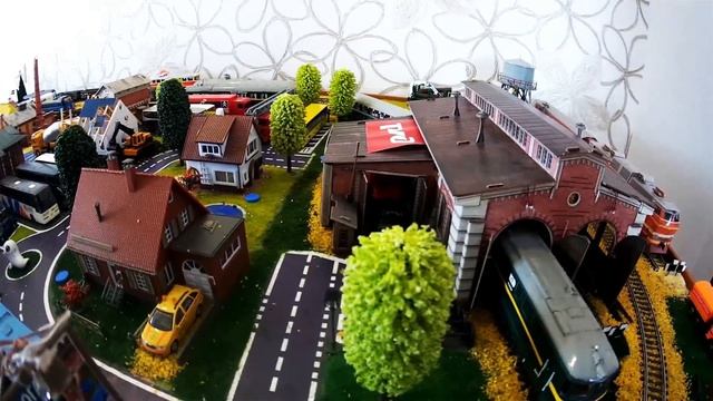 Игрушечная железная дорога в миниатюре. смотреть онлайн