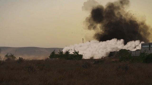 Yemen's Houthis Launch Ferocious Attack, 4 US-British Ships in the Red Sea Explode by Missiles смотреть онлайн