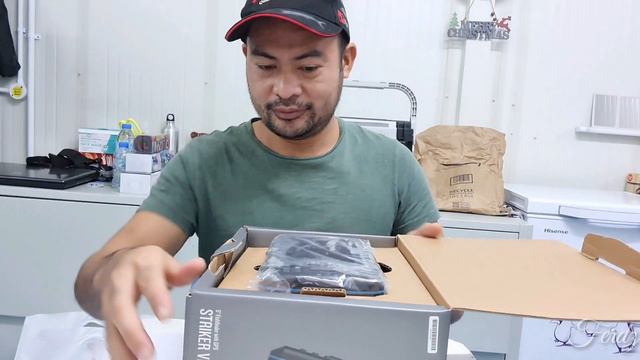 Searching & Unboxing my New Toy - Fish finder (Garmin- Striker Vivid 5cv + Transducer ) смотреть онлайн