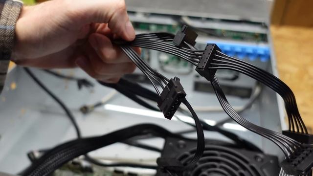 Building a 176TB JBOD SAS Disk Array for Chia Farming, Supermicro 3U 16-Bay смотреть онлайн