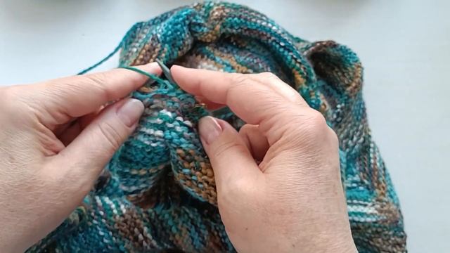 Планка для кардигана полой резинкой. Как вязать, чтобы полотно полочки не стягивалось смотреть онлайн