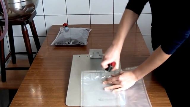 Ręczna nalewarka napełniarka worków typu bag-in-box смотреть онлайн