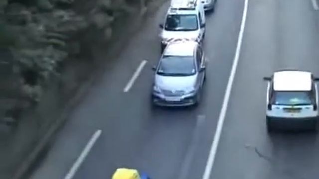 preventing the movement of persons snail on the road / человек улитка смотреть онлайн