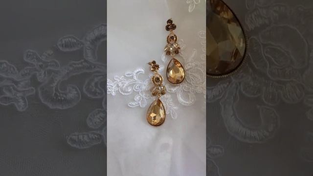 золотистые серьги капли с большими камнями смотреть онлайн