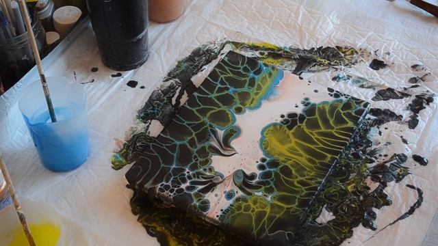 Эксперимент с золотой краской в акриловой заливке/ Fluid Art. смотреть онлайн