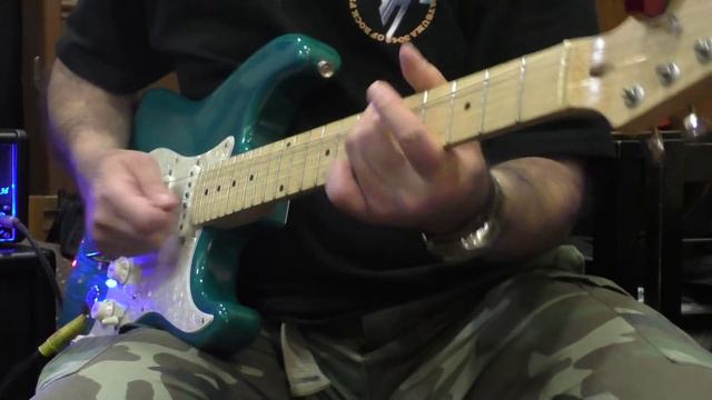 狂わないトレモロ Fender ST57 ASH改 смотреть онлайн