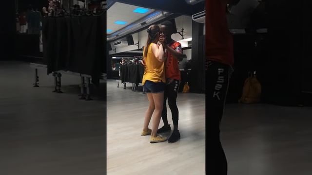Social Dancing Kizomba 2022 - Mik'iz & Fleur Magicflower смотреть онлайн