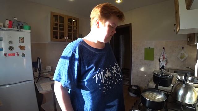 Мукбанг ВКУСНЕЙШИЙ салат ? от СВЕКРОВИ ?? пельмени на обед