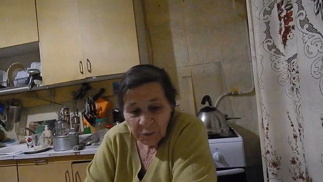 "Мы люди не гордые, снова будем этот хлеб покупать", - женщина, обнаружившая гвоздь в хлебе смотреть онлайн