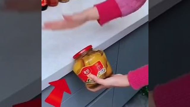 Гаджет для кухни Лайфхаки открываем закрутки и консервы #shorts смотреть онлайн