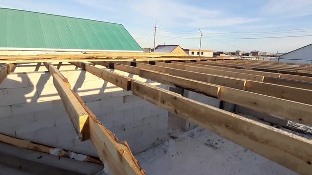 28, 29 октября. Гидроизоляция балок перекрытия. Карнизный свес. Дом из газоблока. Рудный.