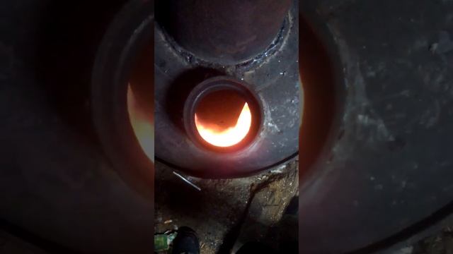 Моя первая печь из газового баллона на отработке смотреть онлайн