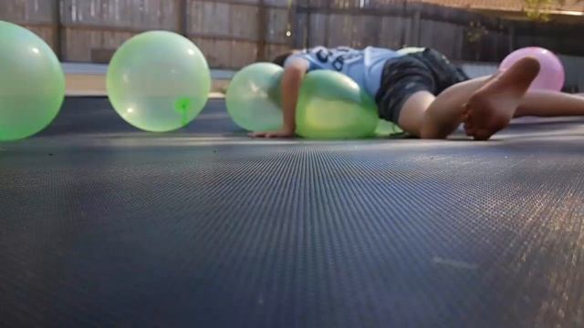 Toy Review- Jelly Balloon Ball!  Inflates Up To 25cm!  #toyreview #inflate