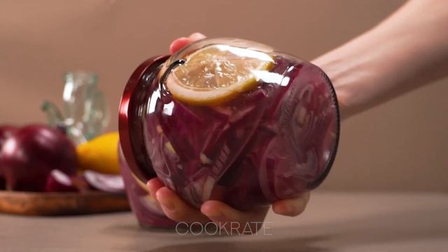 Вы будете его есть без ничего! Самый вкусный маринованный лук - в банке смотреть онлайн