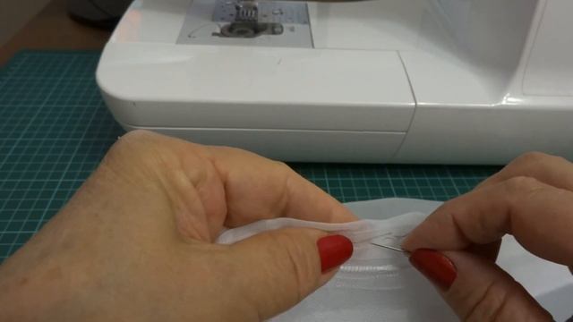 КАК СШИТЬ ШТОРЫ ИЗ ВУАЛИ? ПРИШИВАНИЕ ШТОРНОЙ ЛЕНТЫ. ПРОСТОЙ СПОСОБ ОБРАБОТКИ. смотреть онлайн