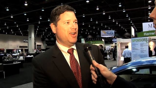 GM Powertrain's Helfrich discusses EcoCAR 2 launch at SAE World Congress смотреть онлайн