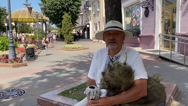 Это вы на живой козе играете? - спросила бабушка, увидев волынку! смотреть онлайн