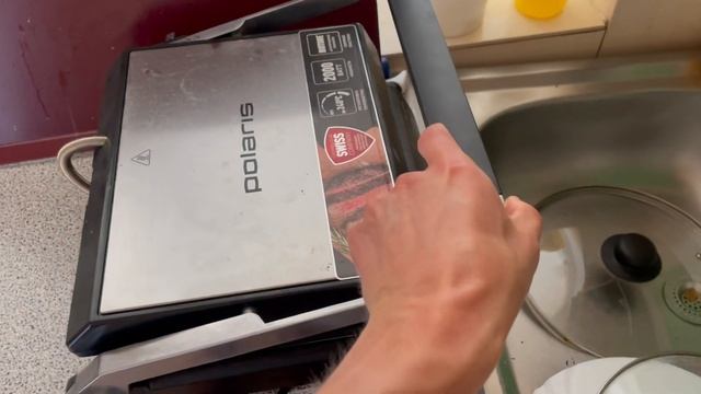 Гриль Polaris PGP 2102. Раскрытие на 180 градусов смотреть онлайн