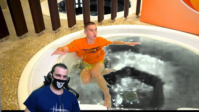 ГОРЯЧИЙ vs ХОЛОДНЫЙ Бассейн Челлендж | Реакция смотреть онлайн