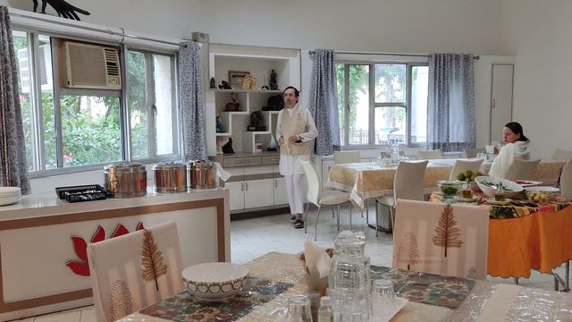 Школа Раджа Йоги. Ретрит Центр, Гургаон, столовая смотреть онлайн