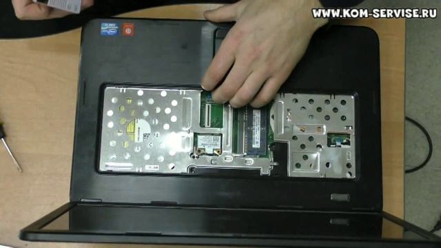 Как разобрать ноутбук DELL 3520 и поменять жесткий диск. Чистка от пыли лайт. смотреть онлайн