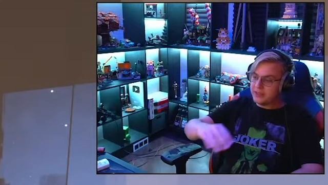 ПЯТЁРКА ХОТЕЛ НАССАТЬ В ЛИФТЕ, НО ЕГО ОПЕРЕДИЛИ