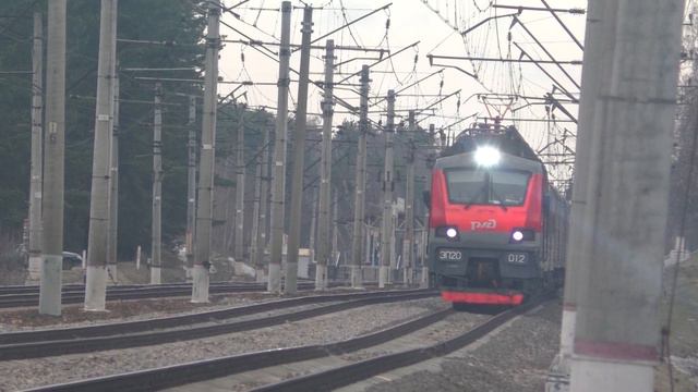 Электровоз ЭП20-012 с фирменным поездом Кубань №30 Москва - Новороссийск смотреть онлайн