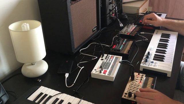 Korg Volca mini house mix - Sample, Keys, FM, Bass + Arturia Keystep смотреть онлайн